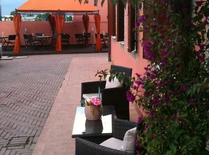 Le Corti Pitstop ホテル